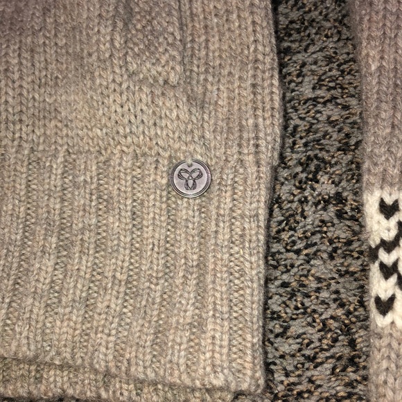 Aritzia TNA lambswool sweater with toggle - Picture 3 of 4